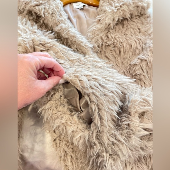 Skylar and Madison fluffy camel light tan jacket size medium. Worn once. - Picture 4 of 5